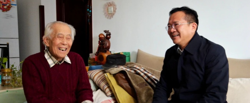 中國(guó)樂凱黨委領(lǐng)導(dǎo)看望慰問樂凱老領(lǐng)導(dǎo)、老專家、老干部、老黨員及生活困難職工